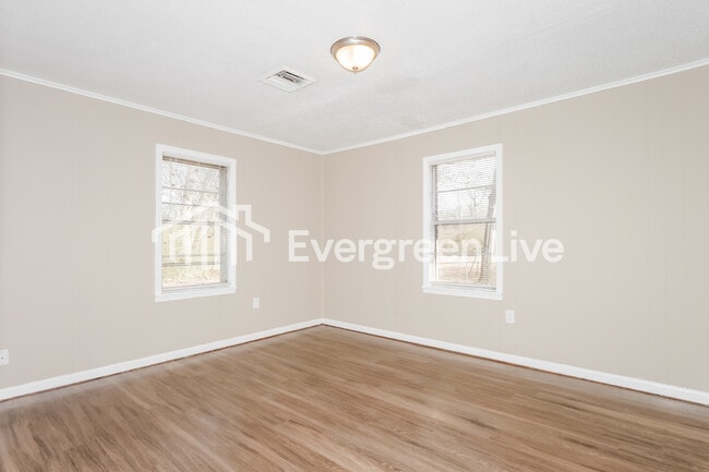 Building Photo - 3174 Beauchamp Dr