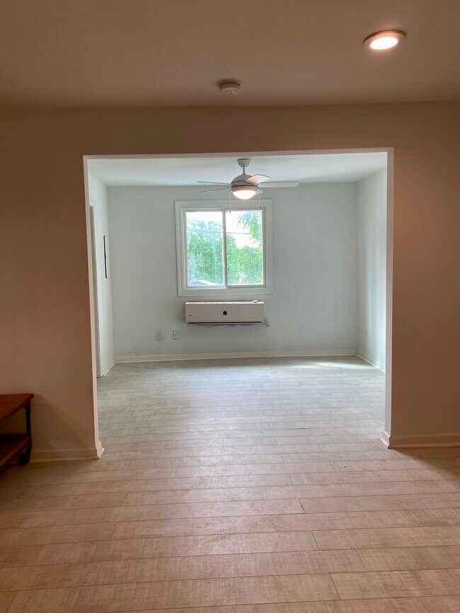 Building Photo - 910 Shelby Ave