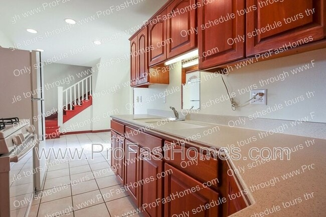 Building Photo - 3232 N Michigan Ave