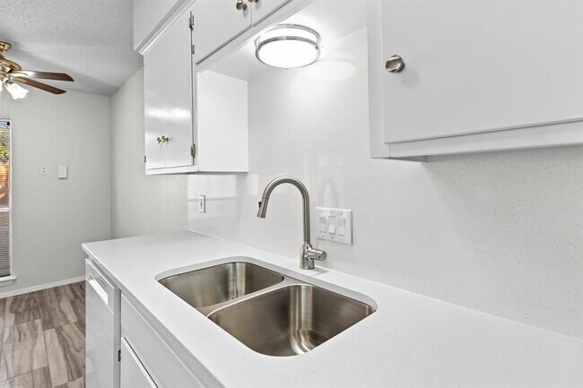 Building Photo - 10807 Lambert Cir