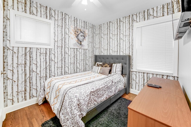 Building Photo - 10516 S Eggleston Ave