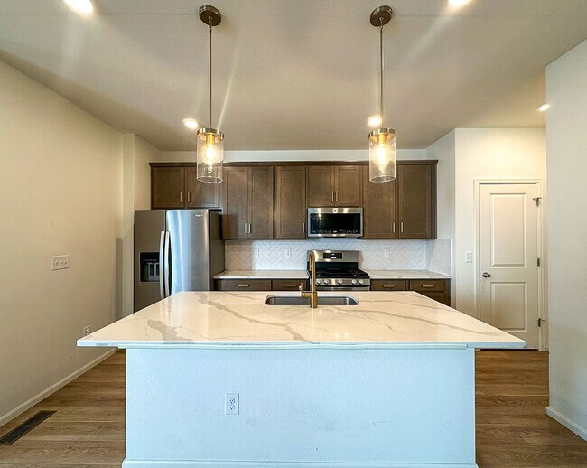 Building Photo - Painted Prairie 3bd 2.5ba paired house by DIA!