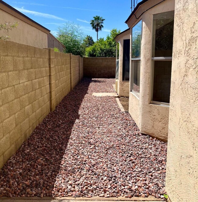 Building Photo - 4043 W Camino Del Rio
