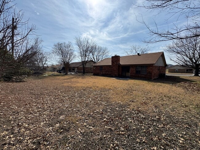 Building Photo - 207 E Hogan Dr