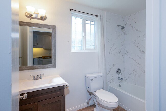 Building Photo - 145 Camarillo- LT