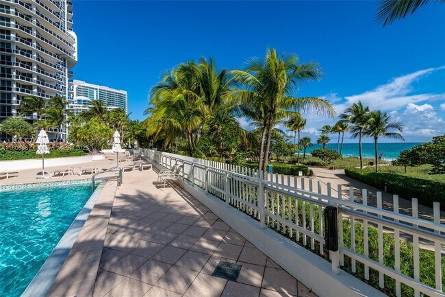Building Photo - 10205 Collins Ave