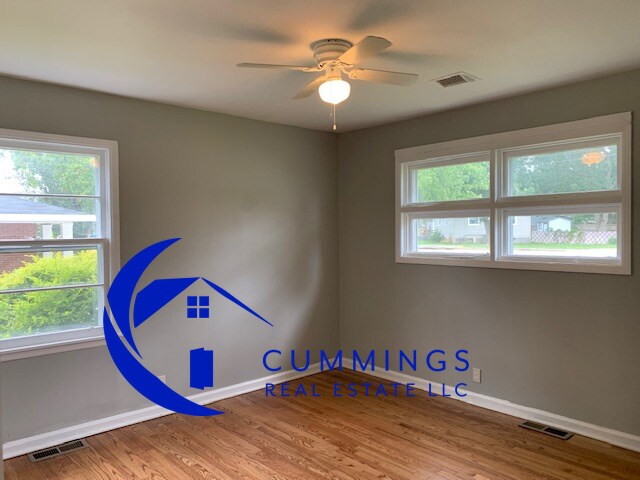 Building Photo - Nice Three Bedroom With Tons of Storage