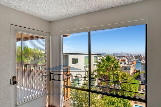 Building Photo - 2 BR/ 2BA 1380 SQFT Point Loma / La Playa ...