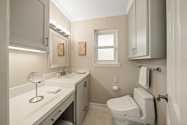 Building Photo - 2523 Droxford Dr