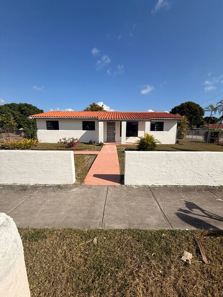 Primary Photo - 17855 SW 105th Ave