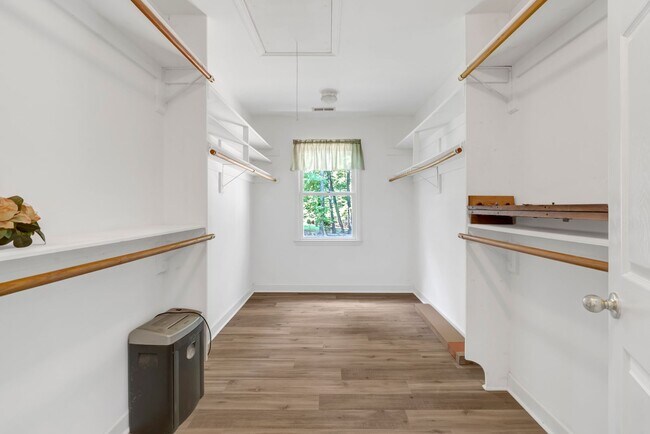 Building Photo - This WATERFRONT-FULLY FURNISHED-ALL INCLUSIVE HOME IS READY FOR YOU.