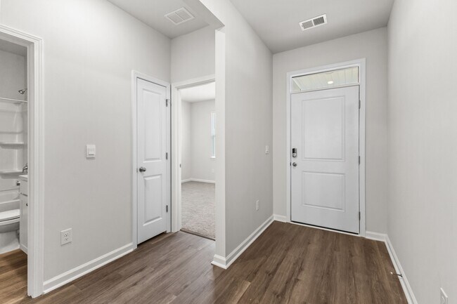 Building Photo - 1005 Sennema Cir
