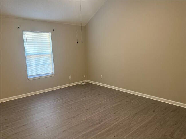 Building Photo - 106 Windridge Dr