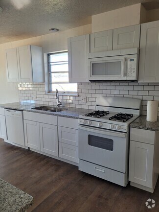 Building Photo - 8204 S Country Club Dr