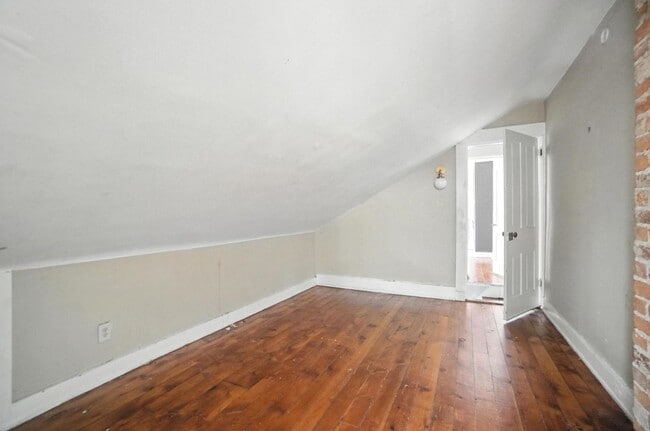 Building Photo - 843 Overton St