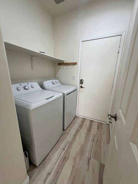 Building Photo - 2493 W Richmar Ave