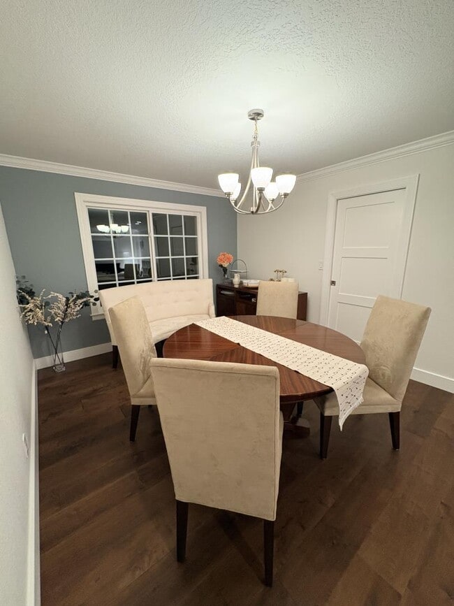 Building Photo - 1204 Lubich Dr