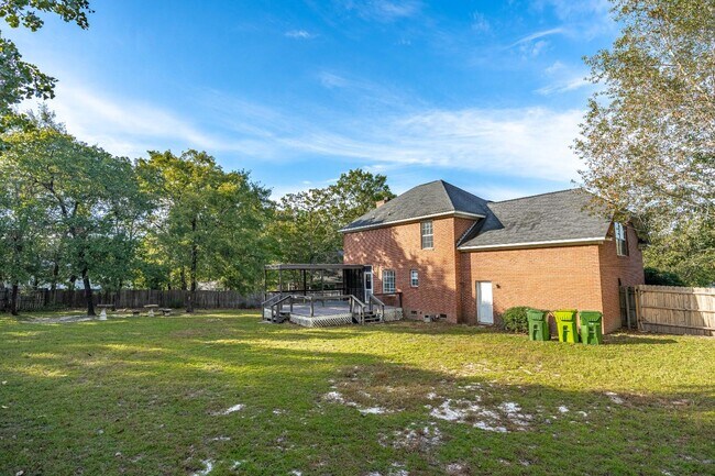 Building Photo - 509 Holly Ridge Ln