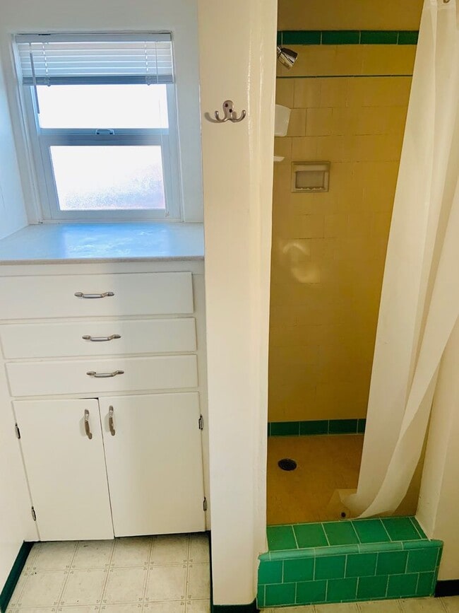 Building Photo - CHARMING STUDIO ON MISSION BLVD W/ PARKING! MISSION BEACH - $2,095/mo!