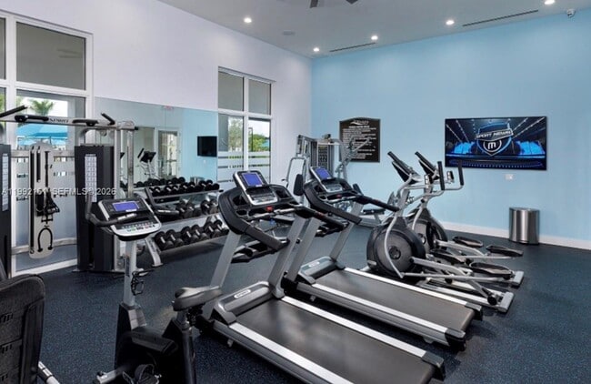 Building Photo - 680 SE 13th Ct