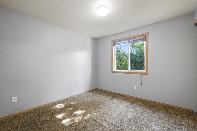 Building Photo - Charming 3-Bed, 2-Bath Single-Family Residence Near Rd 68!