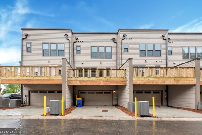 Building Photo - 1807 Brandsford St NW