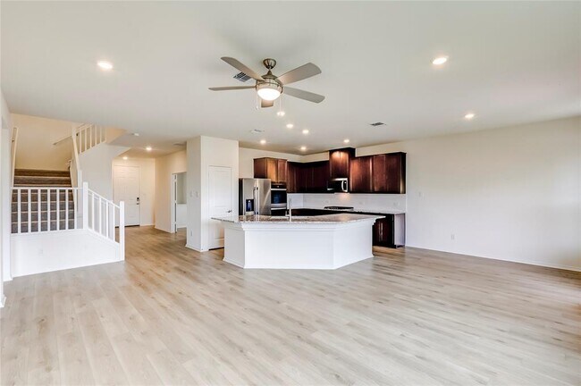 Building Photo - 1717 River Plateau Dr