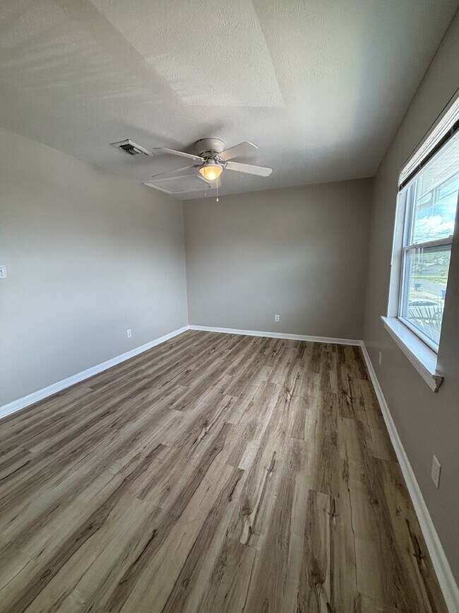 Building Photo - 8003 Beach Dr