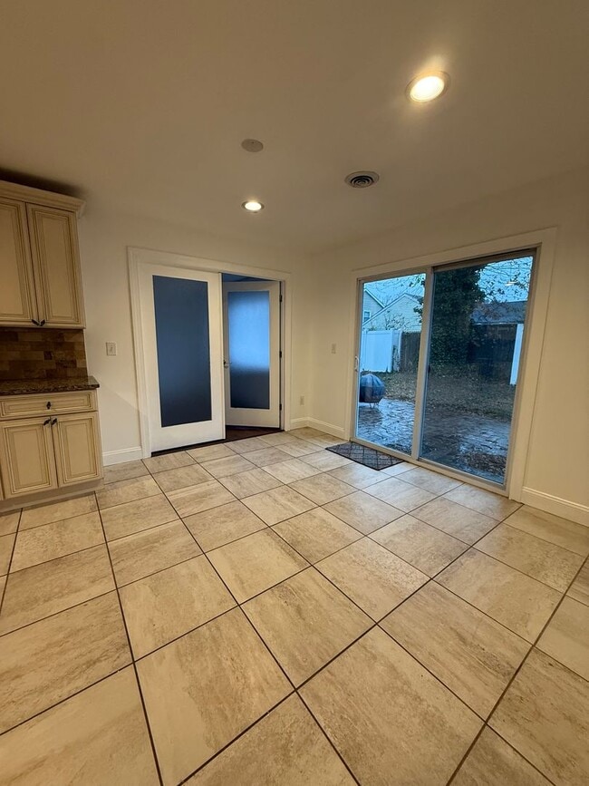 Building Photo - 25 Pembrook Ln