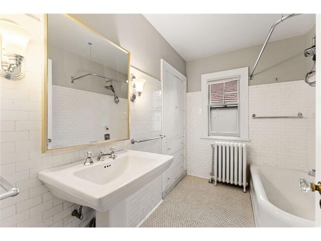 Building Photo - 1501 Summit Ave