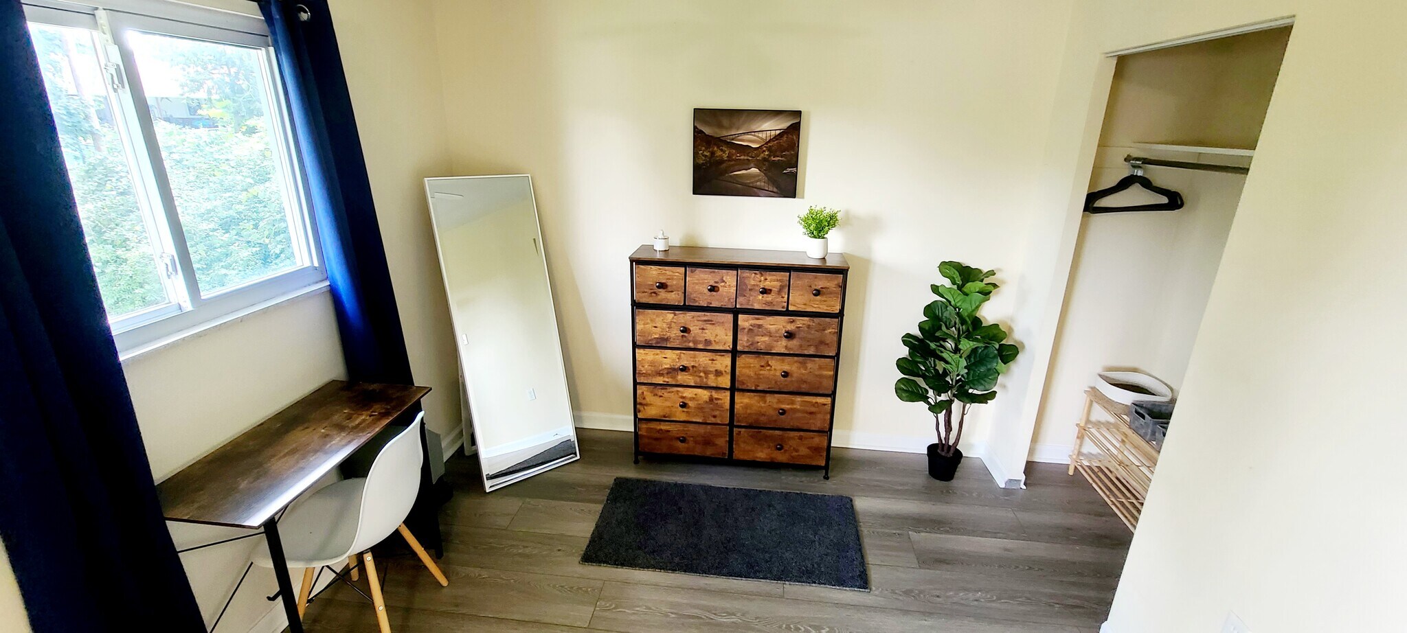 Building Photo - 496 Lawnview Dr