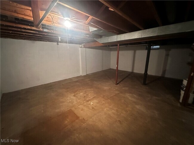 Building Photo - 673 Tallkron Dr