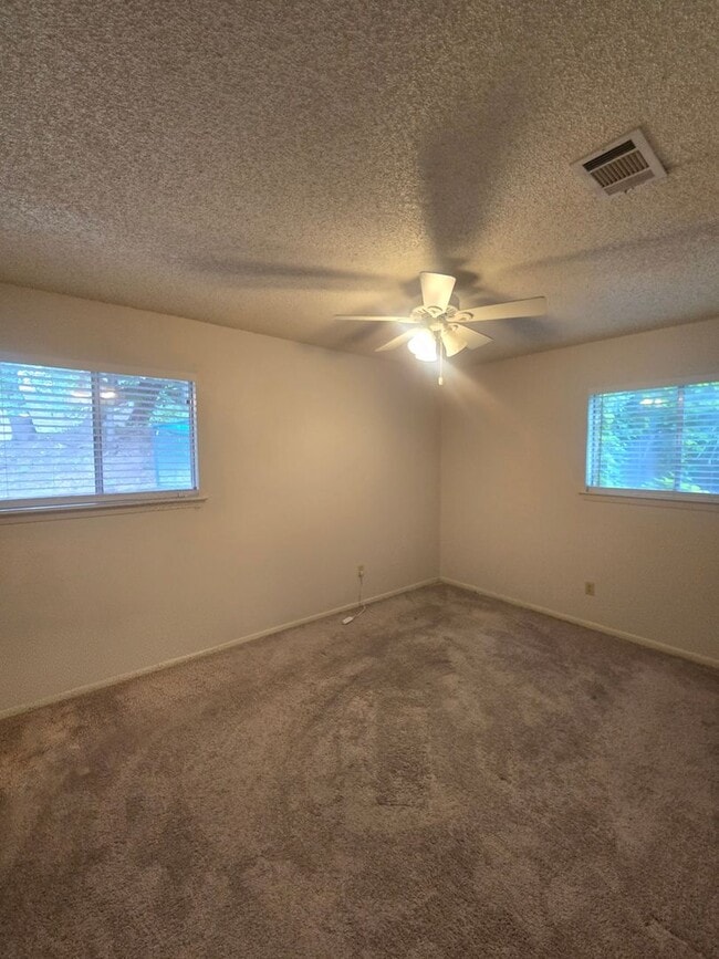 Building Photo - 2314 Farnswood Cir