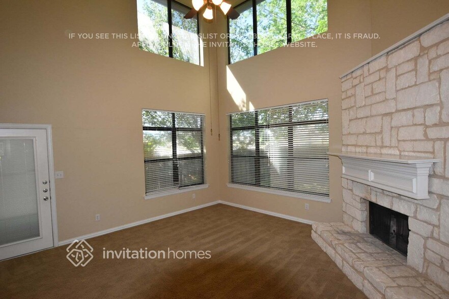 Building Photo - 2942 Greenway Dr