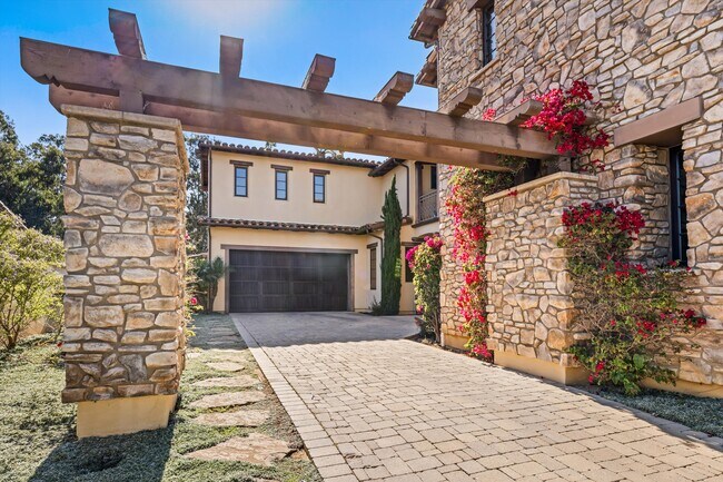 Building Photo - 347 Island Oak Ln