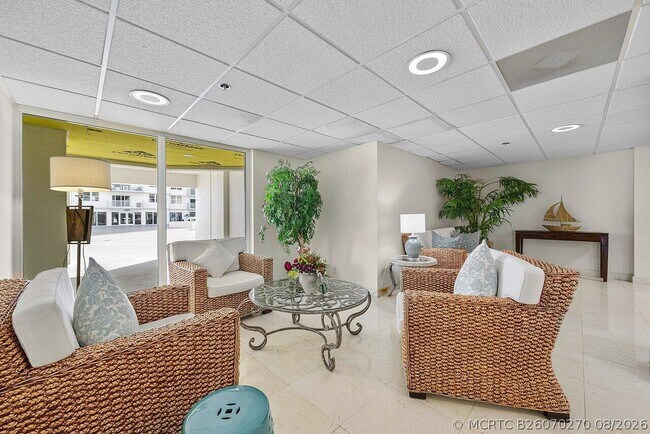 Building Photo - 4505 S Ocean Blvd