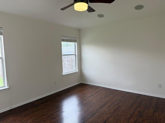 Building Photo - 1018 Gentry Dr