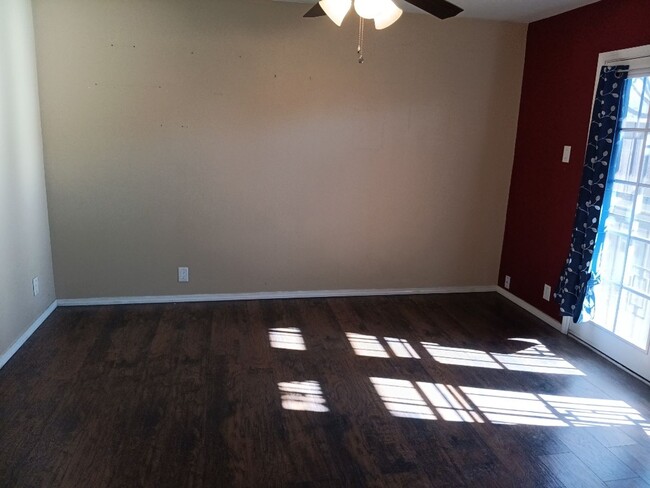 Building Photo - Charming 1 Bedroom 1 Bathroom near Uptown!...