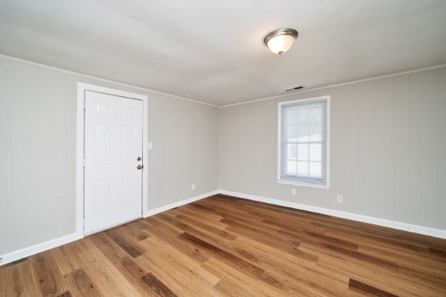 Building Photo - Move in Promo- $200 off First Month's Rent! Spacious and Stunning 3-Bedroom, 2-Bath Home on Alaba...