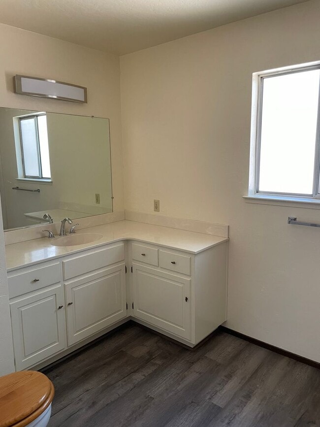 Building Photo - Great Location - Al Tahoe Home with Upgrades