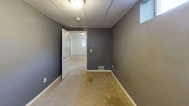 Building Photo - 1122 Ferndale St N