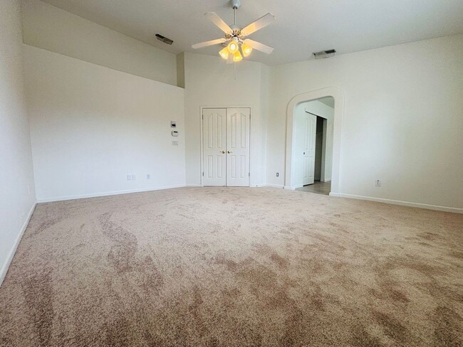 Building Photo - Stunning Four Bedroom Three Bathroom Home in Folsom
