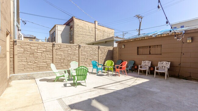 Building Photo - 3227 W Beach Ave