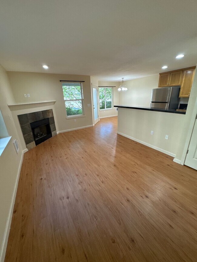 Building Photo - Beautiful 1 Bedroom 1 Bath Condo Located in Grand Oaks!