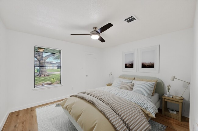 Building Photo - 22107 N Fork Dr