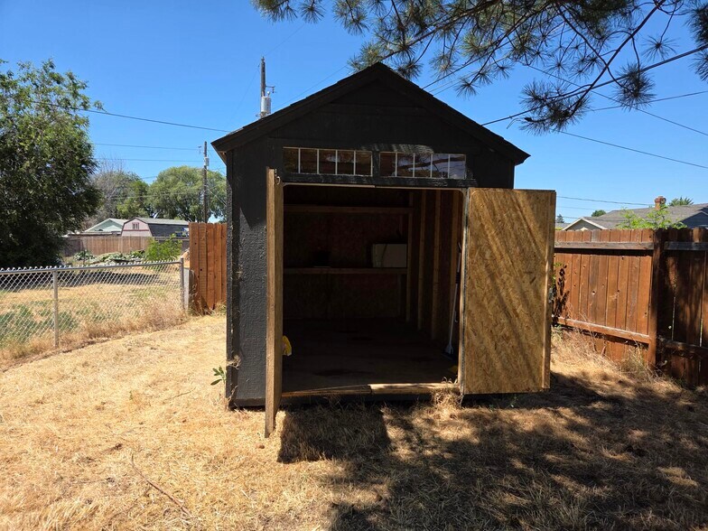 Building Photo - 420 N Mattson Dr