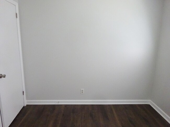 Building Photo - Lake Front Adorable Home!