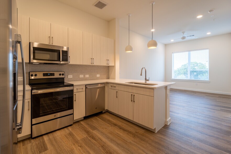 Coop Waterworks 616 W 20th St Houston TX 77008 Apartment Finder