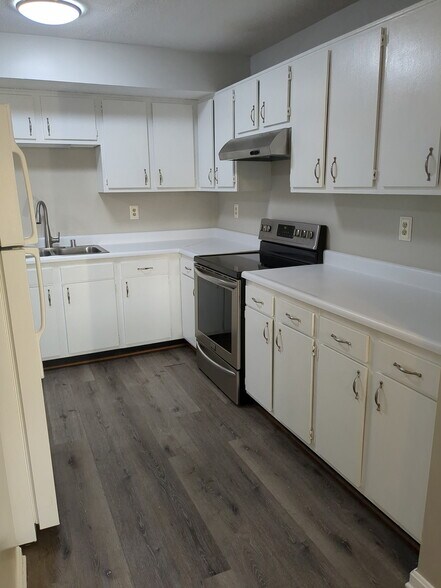 Building Photo - 818 Rubel Ave