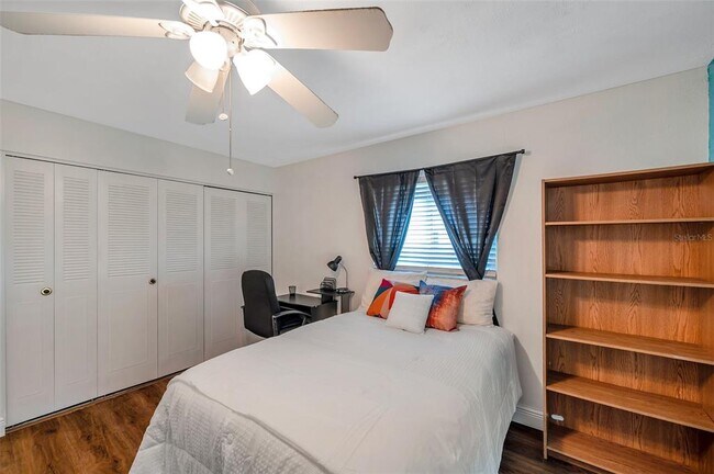 Building Photo - 1801 Bedford Terrace